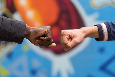 Power for Peace �ber uns F�uste